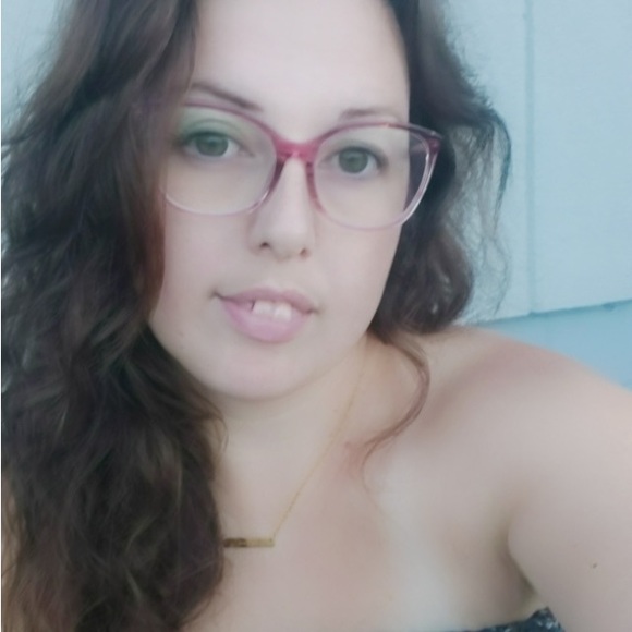 Meet your Posher, Tiffani - Picture 1 of 1